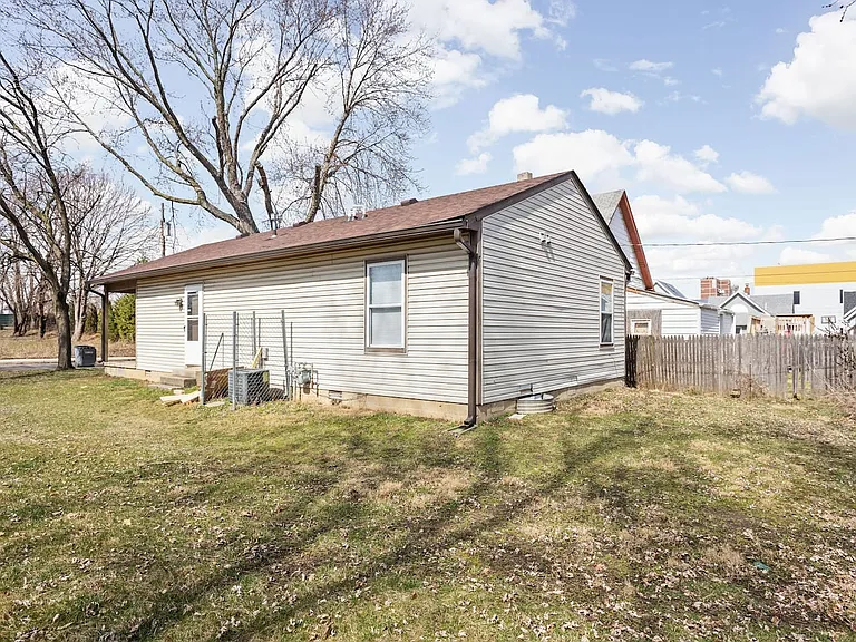 325 Cable St — Photo 19