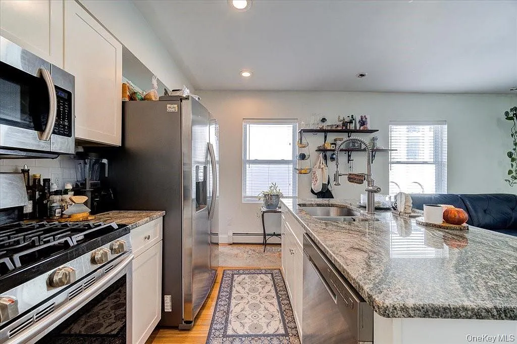 2 bed, 2.0 bath, 930 sqft, $3,400 — Photo 3