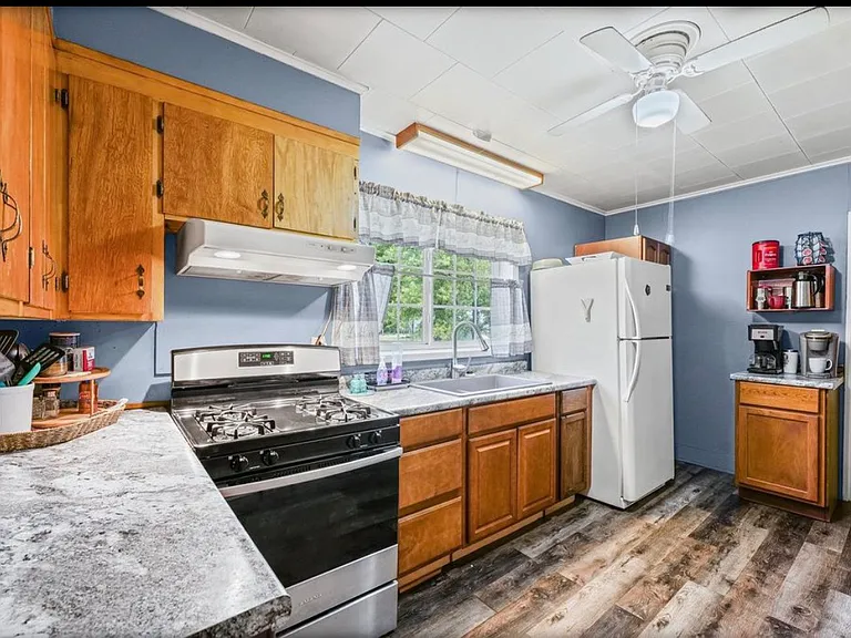 402 W Ash St — Photo 4