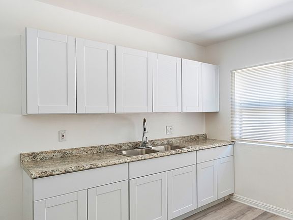 4th image of 546 W D St APT D