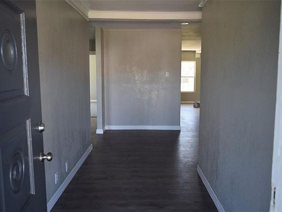 3rd image of 210 Hollywood Dr