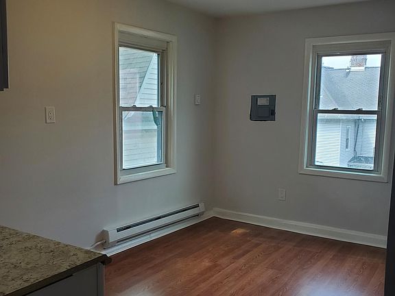 4th image of 46 Palace Pl #2B