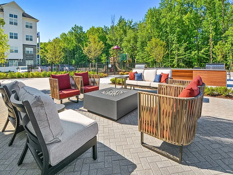 Fieldside Grande Apartments & Townhomes — Photo 31