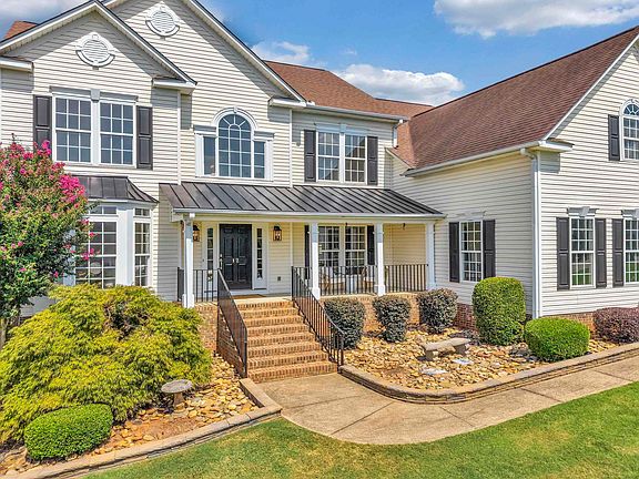 2nd image of 12 Noble Oaks Ln
