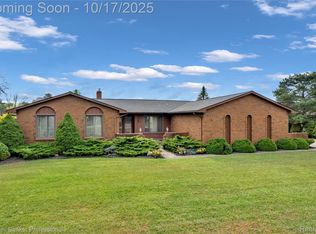 1531 Seymour Lake Rd, Oxford, MI 48371