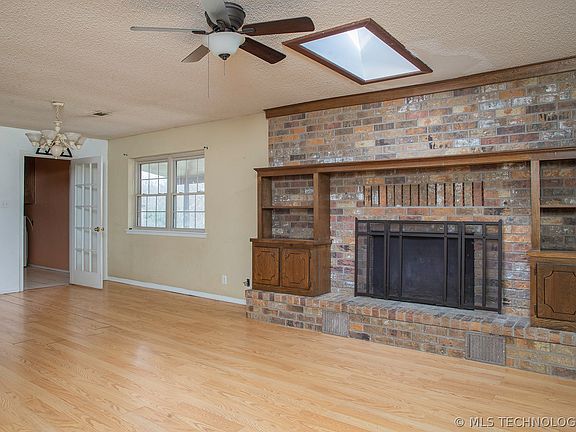 2nd image of 312 Meadowlark Ln