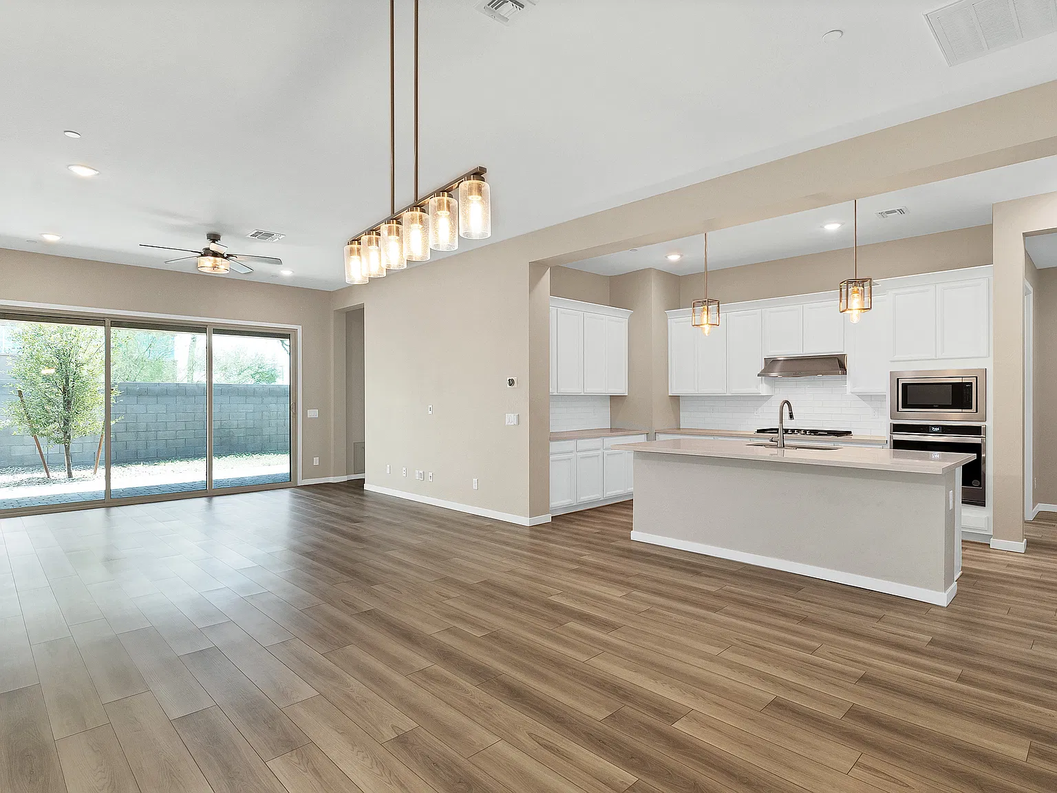 3 bed, 2.5 bath, 2524 sqft, $2,800 — Photo 2