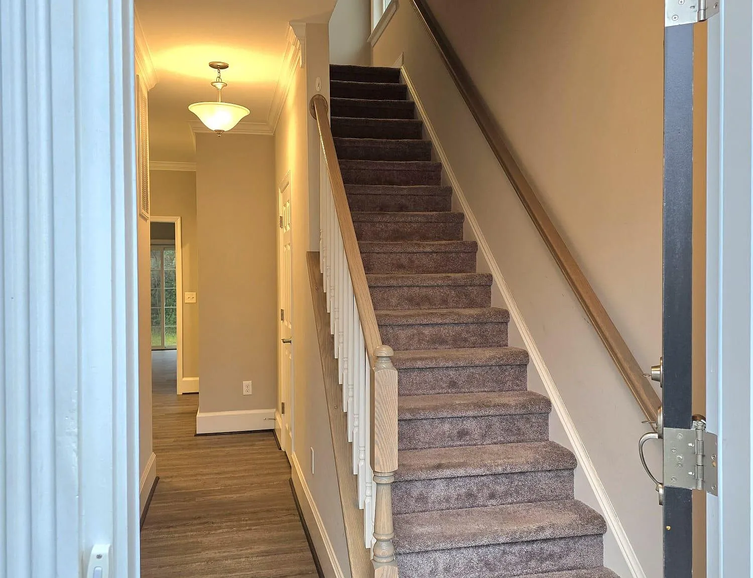 906 White St — Photo 2