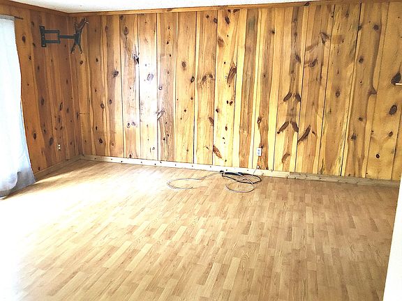 3rd image of 15485 Morgan St