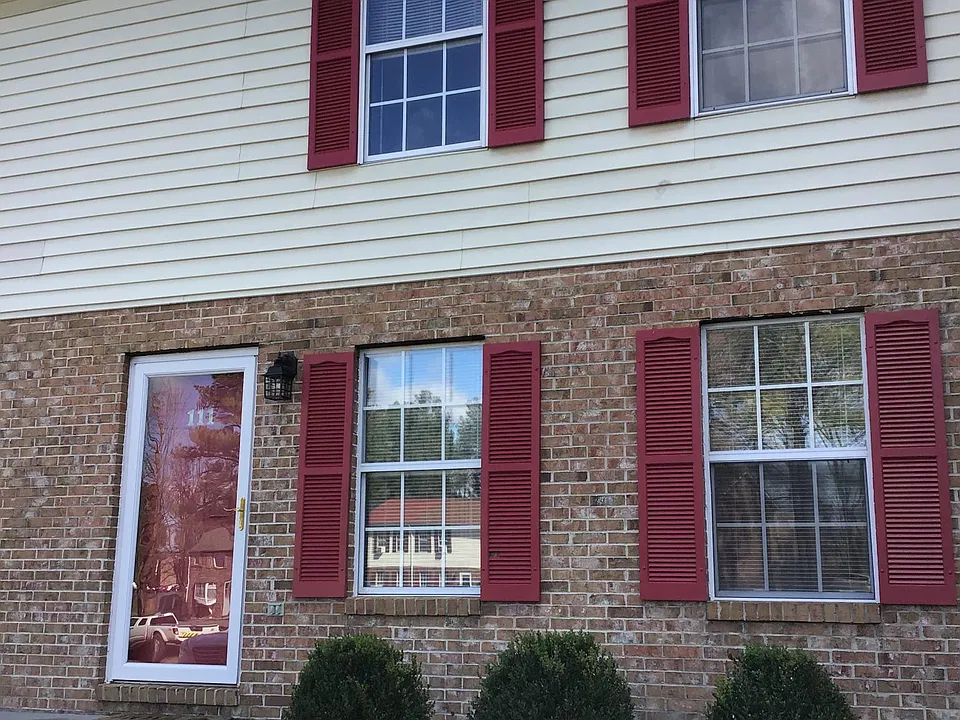 111 Warren Cir