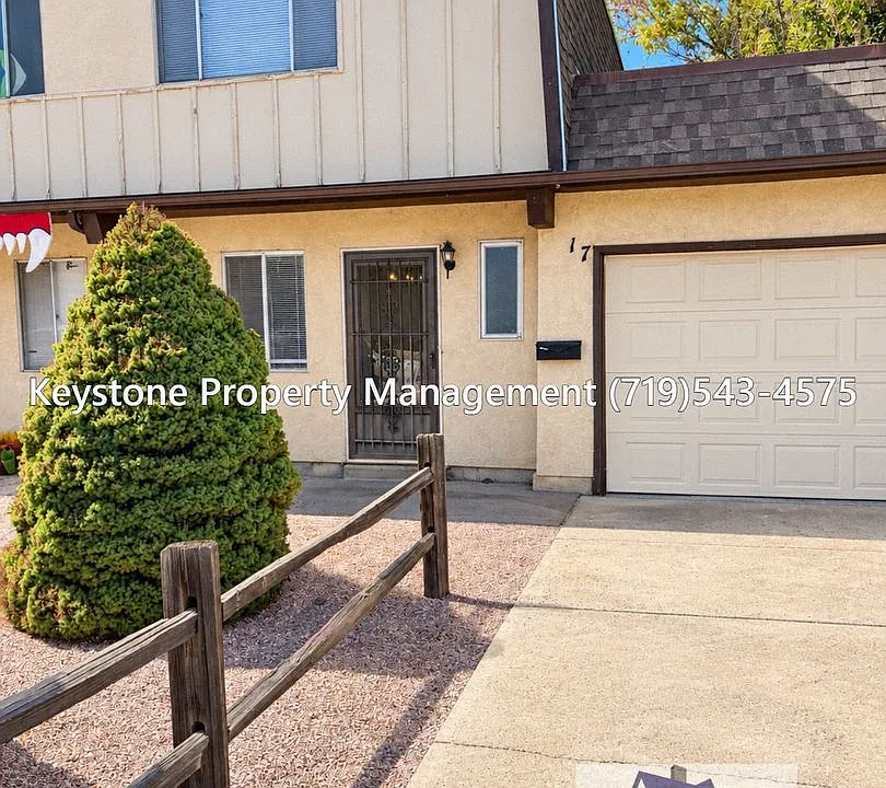 Take $625 Off First Months Rent!! Updated Belmont Townhome With Attached Garage & Fenced Yard $12...