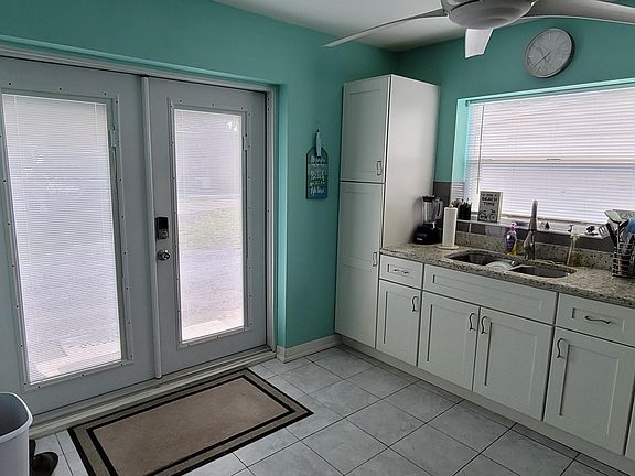3rd image of 5572 W Magnolia Ave