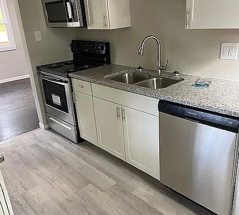 4th image of 2206 Spencer Ln