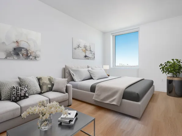 4650 Broadway image 2 of 23