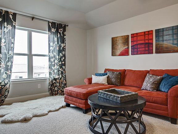3rd image of 107 Parkview Dr