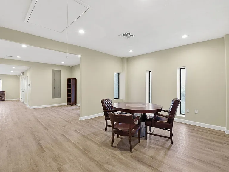 3911 Fulton St — Photo 30