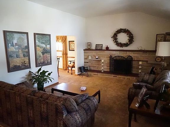 3rd image of 135 White Oak Dr