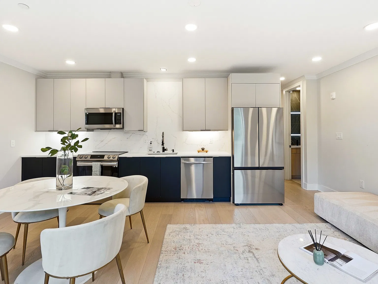2 bed, $3,200 — Photo 4