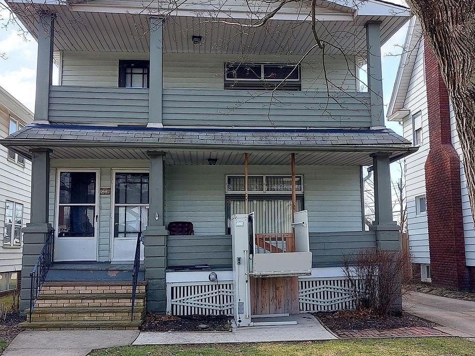 FRONT OF HOME, THIS IS A DOWN 2 BEDROOM UNIT