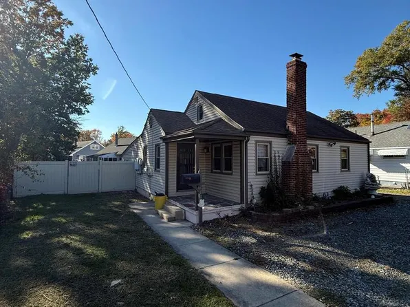 410 S Forklanding Rd, Maple Shade, NJ 08052