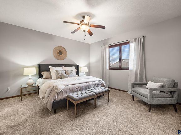 3rd image of 4504 E Kearney Pl