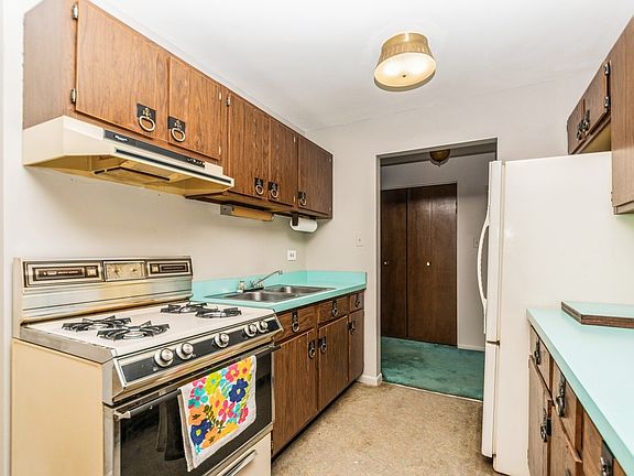 4th image of 9520 S Mayfield Ave #209N