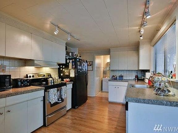 Large country kitchen