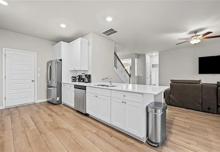 854 Orwell Dr — Photo 12