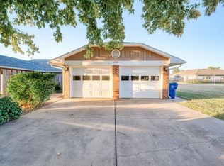 1303 E Meyer Dr, Salina, KS 67401