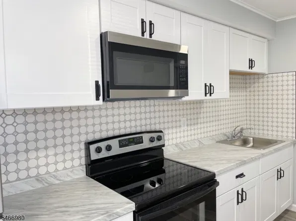 59 Trinity St #C, Newton, NJ 07860