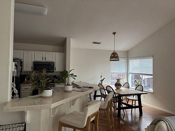 5th image of 2659 Alamos Ave