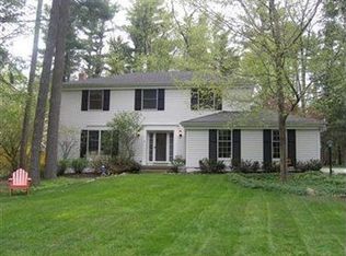 1069 Sheerbrook Dr, Chagrin Falls, OH 44022