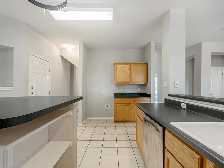 4229 Kingsburg Dr — Photo 13