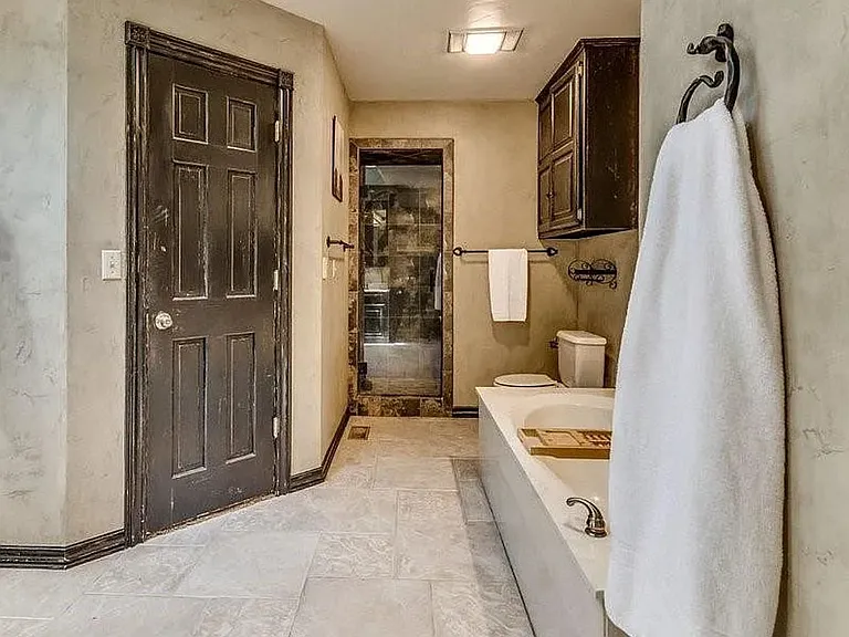 1408 Fox View Ct — Photo 16