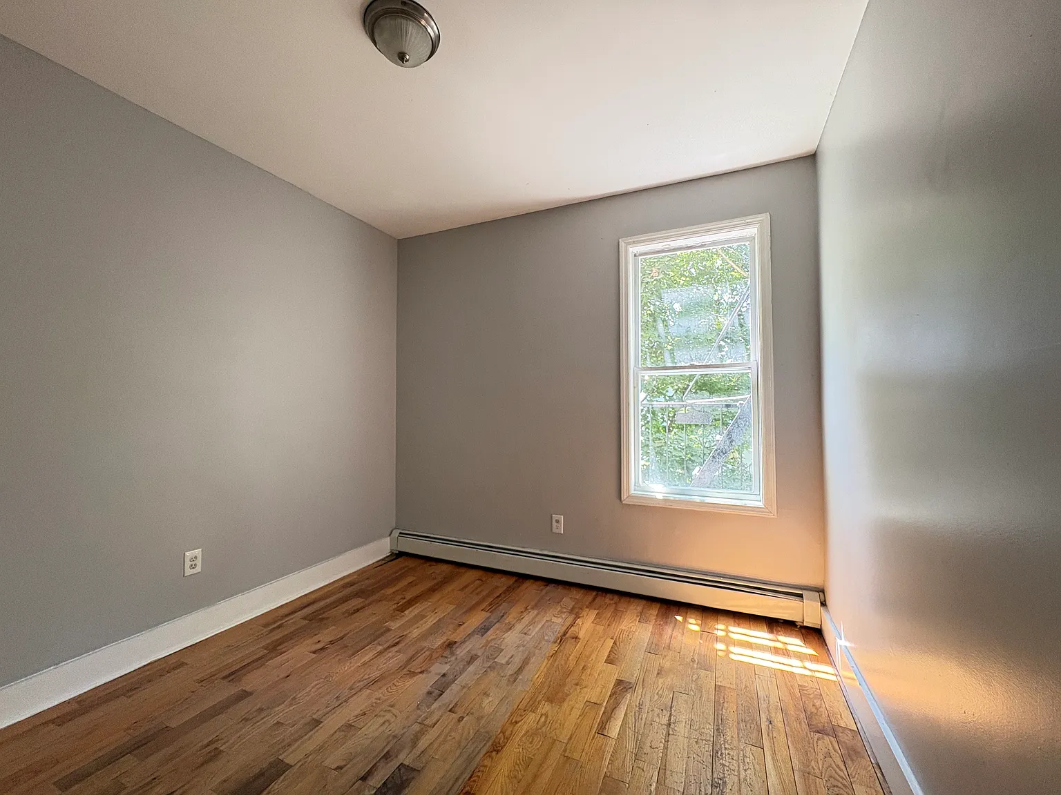 3 bed, 1000 sqft, $2,300 — Photo 3