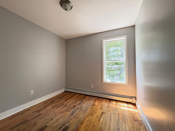 3rd image of 133 Wilkinson Ave Unit 2L