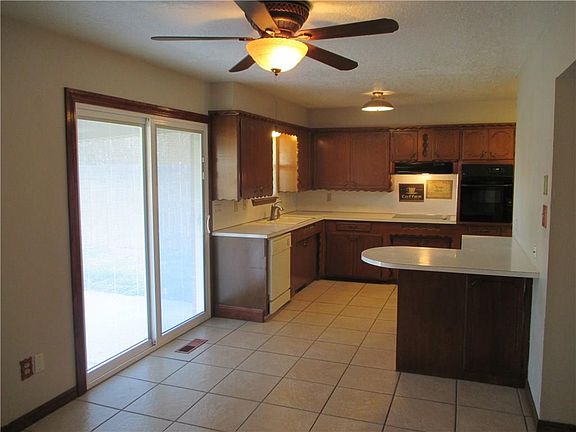 4th image of 1408 Canterbury Dr