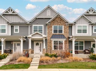 353 Hoffman Dr, Lincolnshire, IL 60069