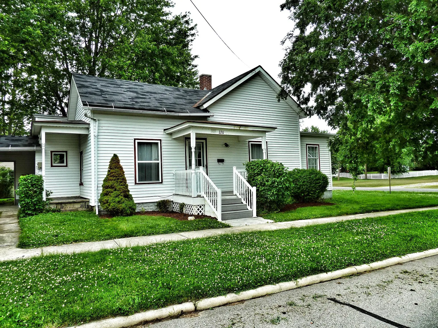 3 bed, 1099 sqft, $1,200 — Photo 1