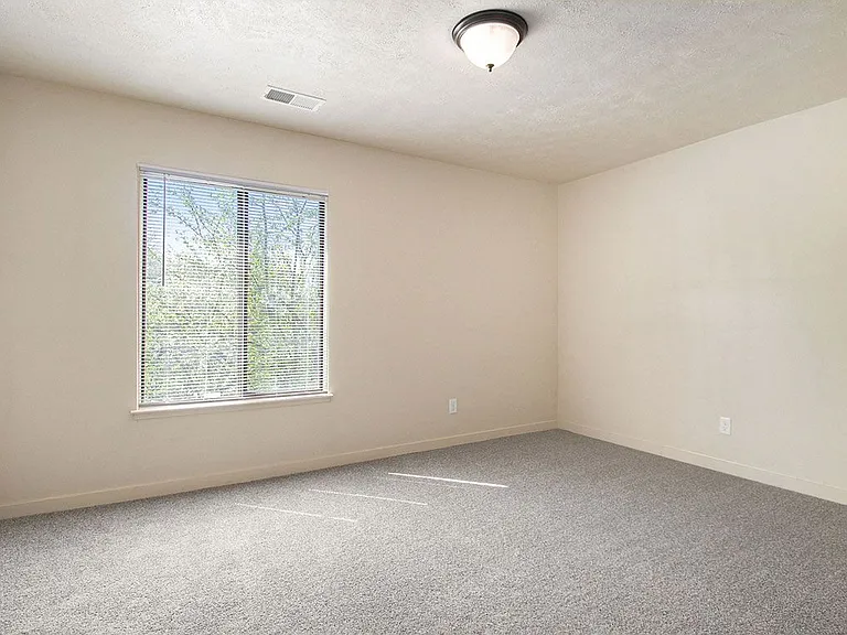 Old Farm Apartments — Photo 36