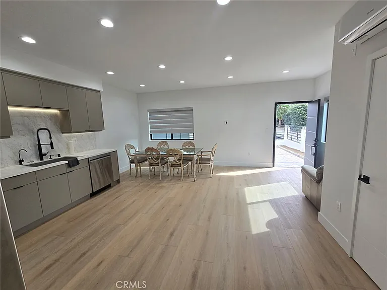 8613 Oakdale Ave — Photo 6