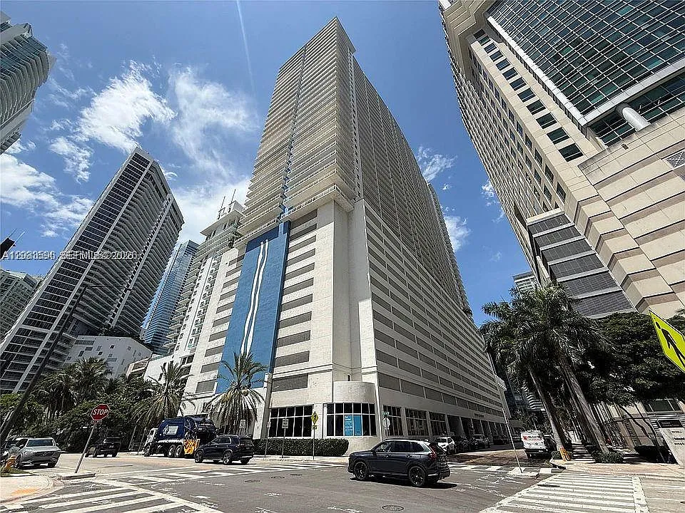 1200 Brickell Bay Dr — Photo 1
