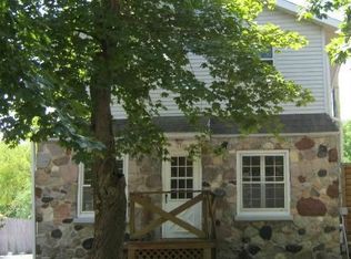 1731 W Shore Dr, Delafield, WI 53018