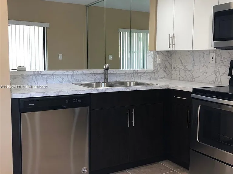 1400 San Remo Cir — Photo 14