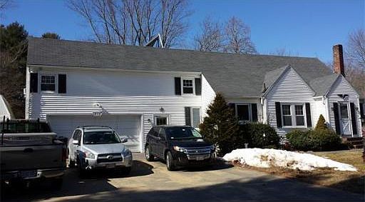 2nd image of 212 Bedford St