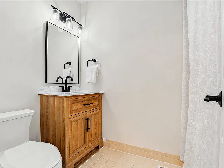En-Suite Primary Bathroom