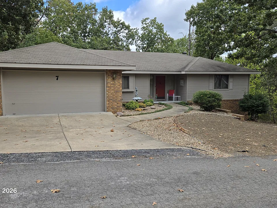 7 Angus Ln