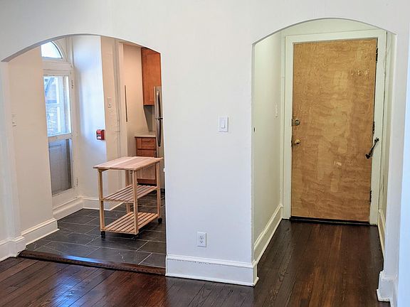 3rd image of 1914 Spring Garden St #4R
