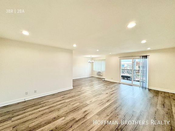 5th image of 5417 Newcastle Ave #41