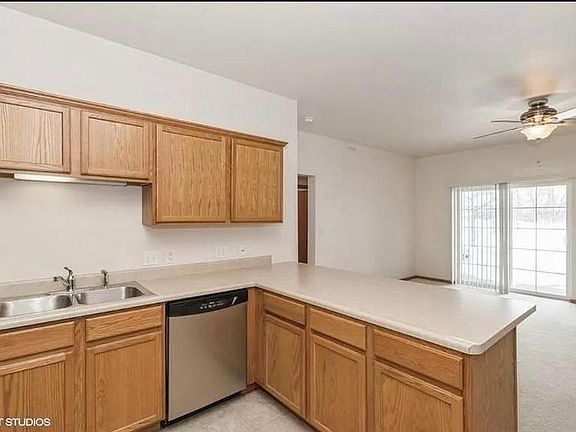 3rd image of 60 E Jefferson St #6